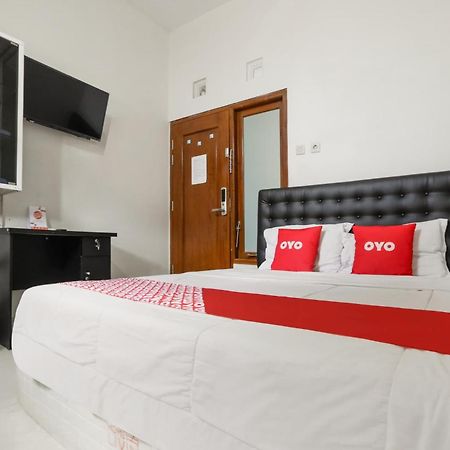 Super Oyo 3838 Tamansari Guest House 수라카르타 외부 사진