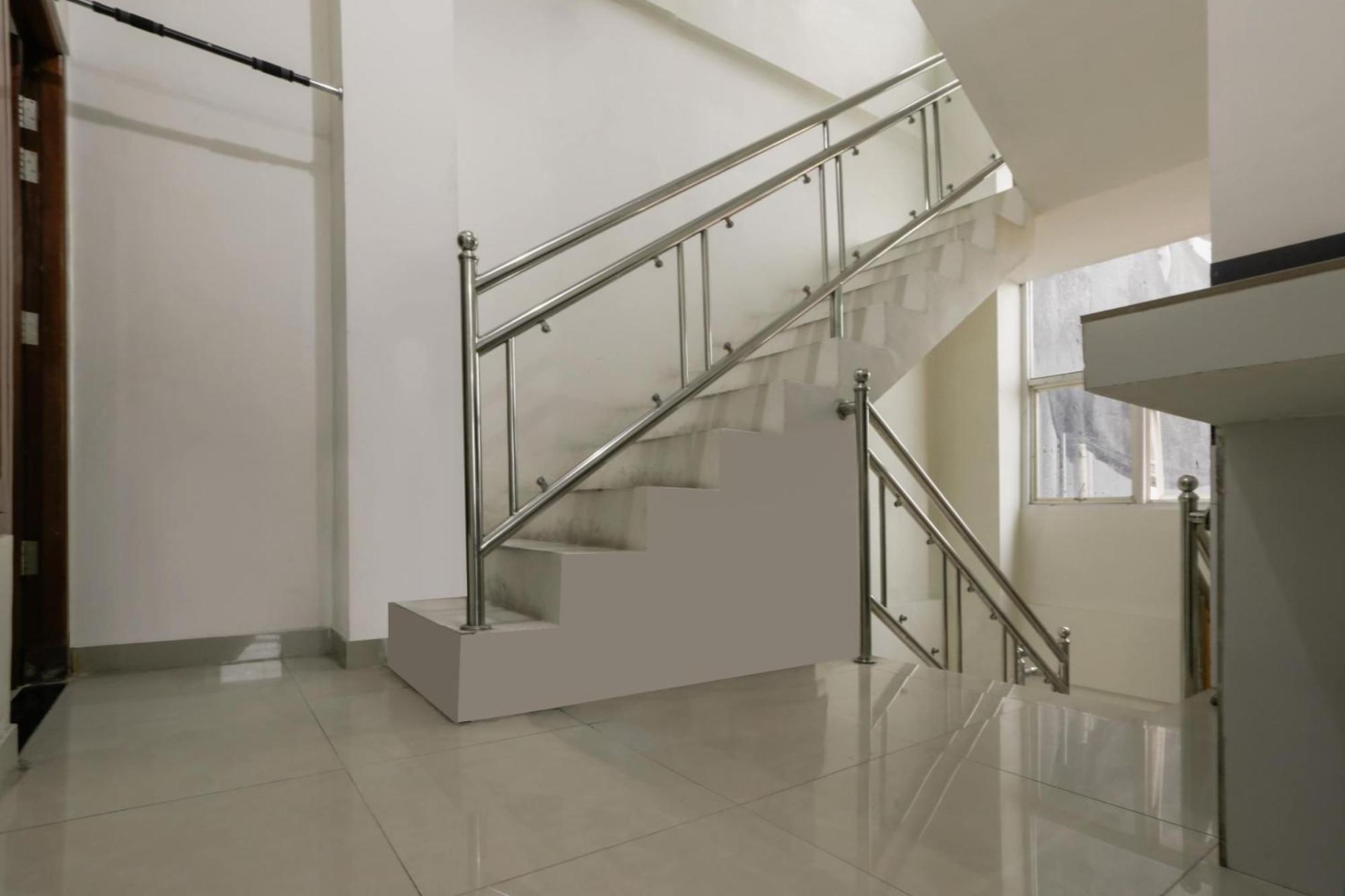 Super Oyo 3838 Tamansari Guest House 수라카르타 외부 사진