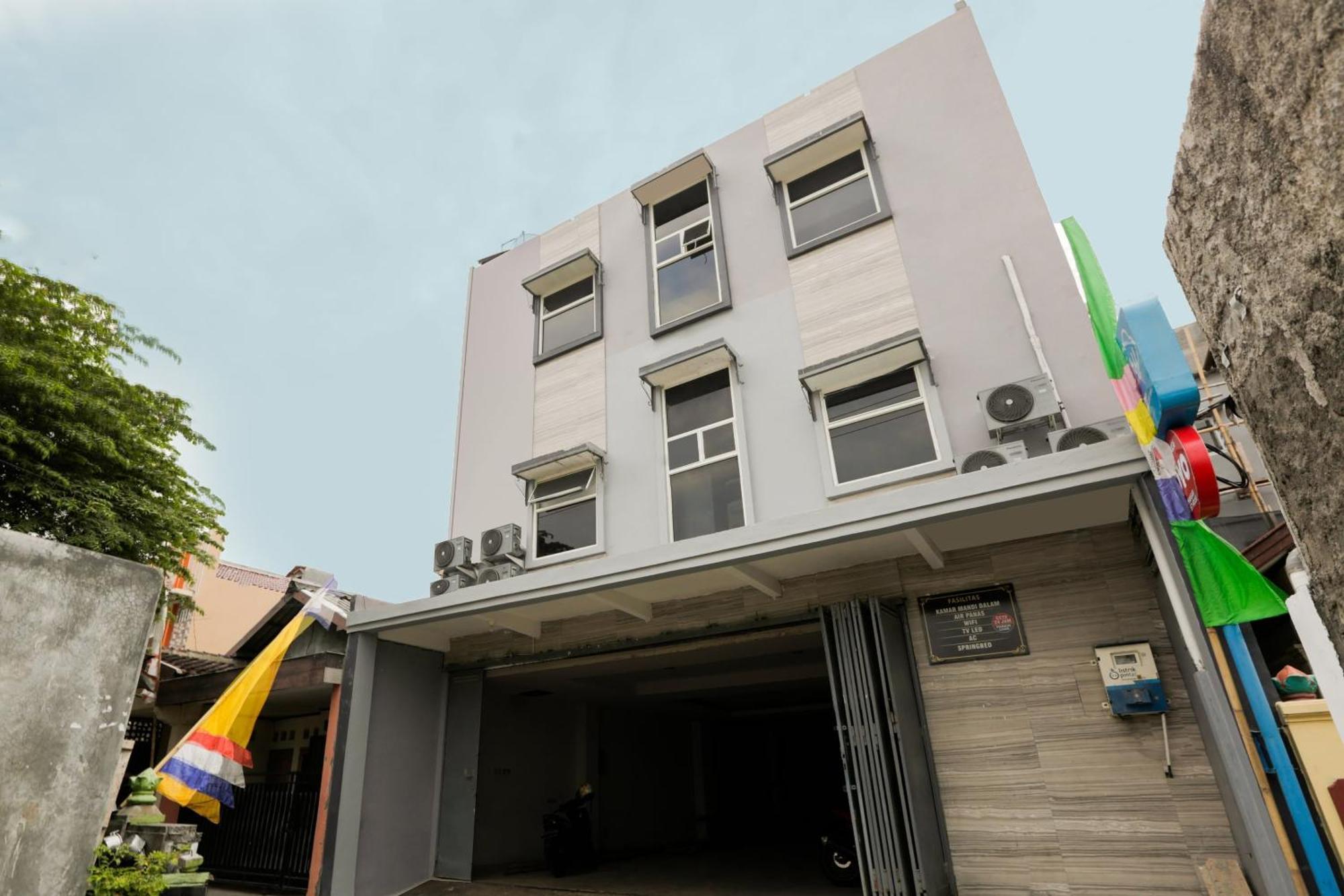 Super Oyo 3838 Tamansari Guest House 수라카르타 외부 사진