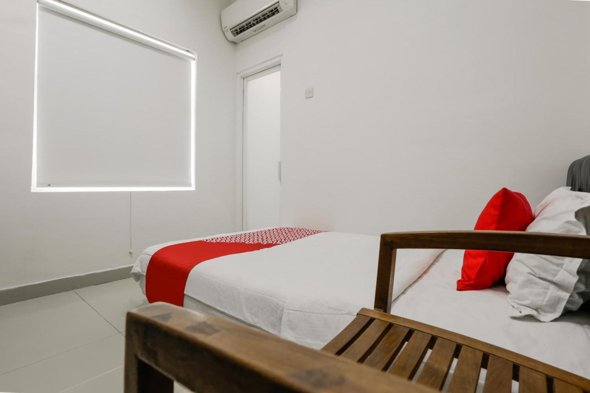 Super Oyo 3838 Tamansari Guest House 수라카르타 외부 사진