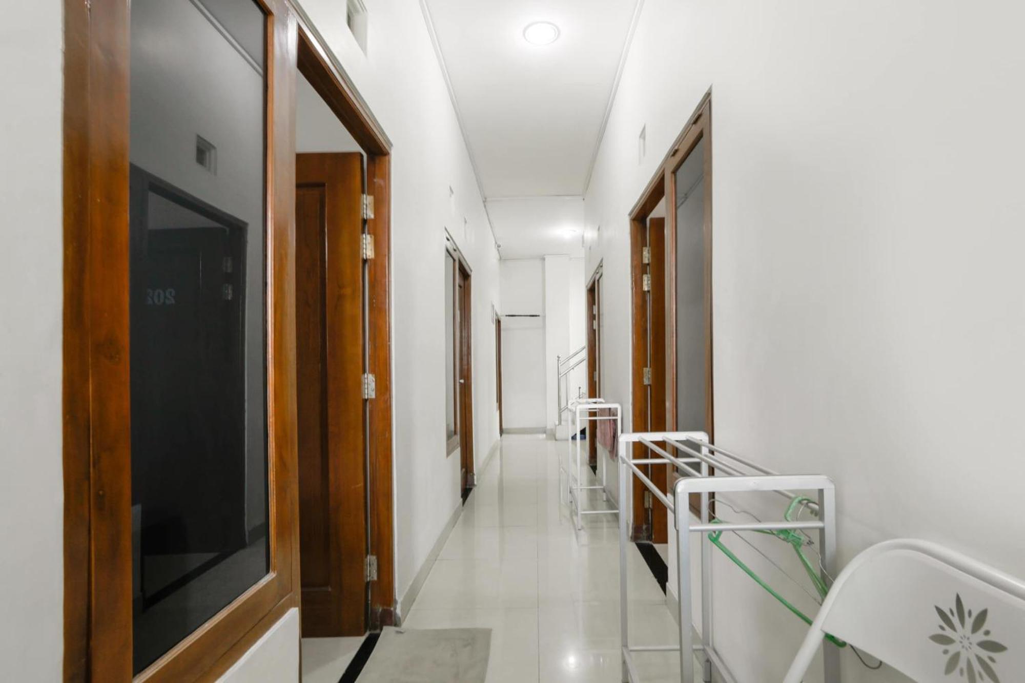 Super Oyo 3838 Tamansari Guest House 수라카르타 외부 사진
